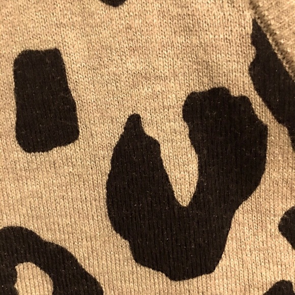 Sanctuary Barely Leopard Print V-Neck Cardigan / Medium - Picture 11 of 15